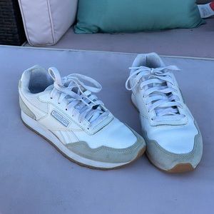 Womens Reebok sneakers. Gently used